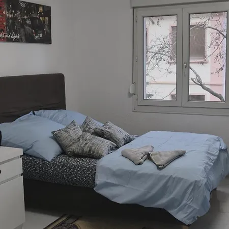 33, Cozy And Free Parking