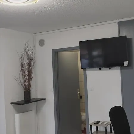 33, Cozy And Free Parking